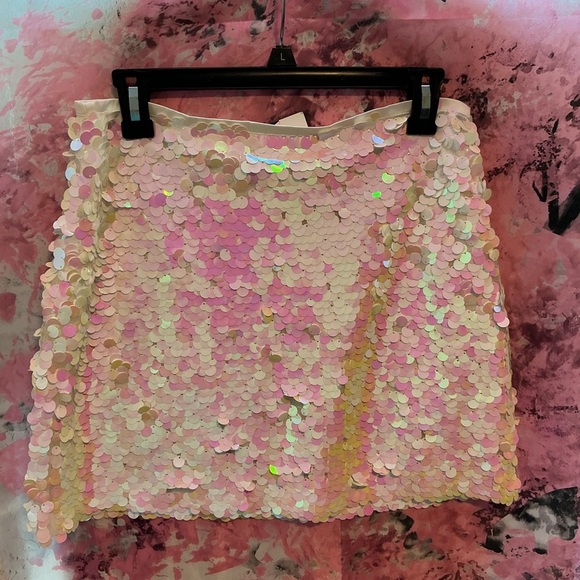 NWT ZARA BLOGGER FAV SEQUIN MINI SKIRT SIZE M
🚨 FINAL PRICE NO ACCEPT OFFERS - Picture 13 of 15